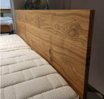 Laden Sie das Bild in den Galerie-Viewer, Holzmanufaktur Massivholzbett NAP XL Wildeiche 180x200cm
